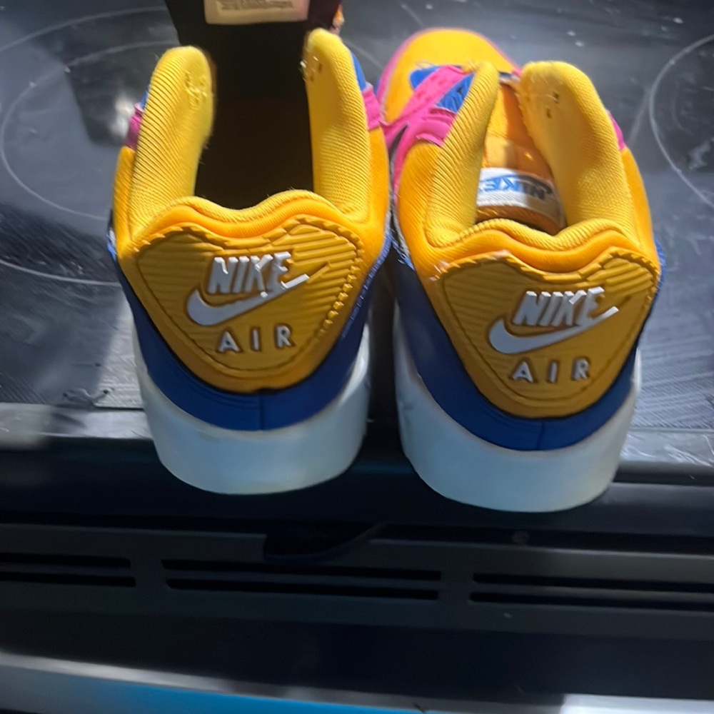 PRICED TO SELL FAST!!!Kids Nike Air Max 90 university’s multicolor